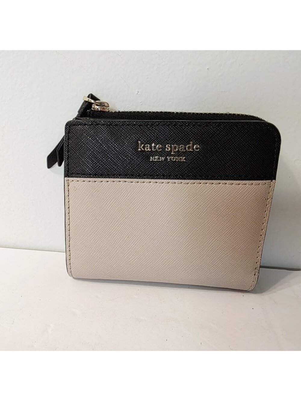 Kate Spade Medium Zip Around Bifold Wallet Leather Beige Black